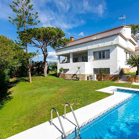 With Garden And Private Swimming Pool - Pass The Keys Holiday home