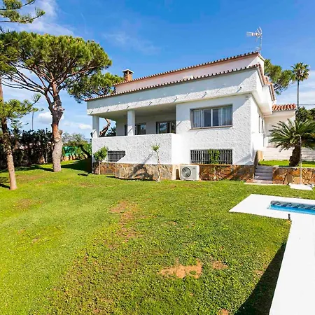 With Garden And Private Swimming Pool - Pass The Keys Holiday home *