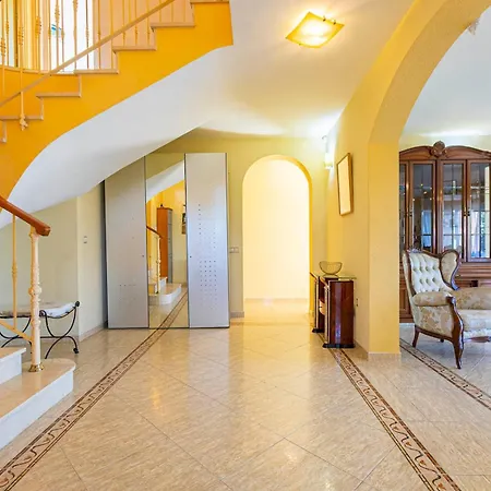 Holiday home With Garden And Private Swimming Pool - Pass The Keys