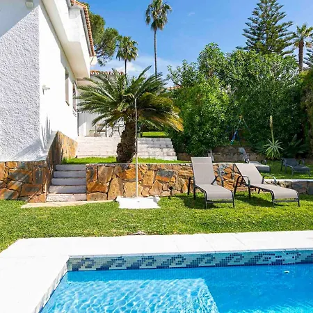 With Garden And Private Swimming Pool - Pass The Keys Holiday home
