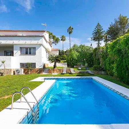 With Garden And Private Swimming Pool - Pass The Keys Holiday home *