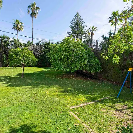 With Garden And Private Swimming Pool - Pass The Keys Holiday home