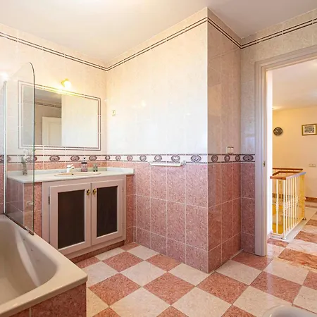 Holiday home With Garden And Private Swimming Pool - Pass The Keys