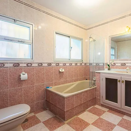Holiday home With Garden And Private Swimming Pool - Pass The Keys