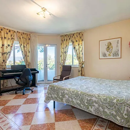 Holiday home With Garden And Private Swimming Pool - Pass The Keys *
