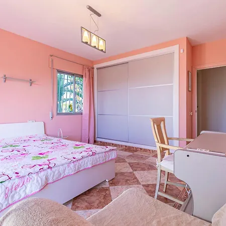 With Garden And Private Swimming Pool - Pass The Keys Holiday home