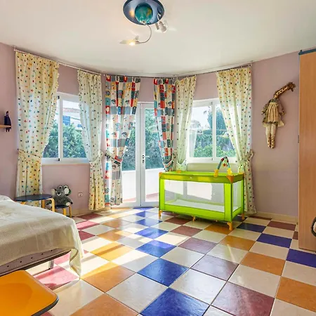 Holiday home With Garden And Private Swimming Pool - Pass The Keys