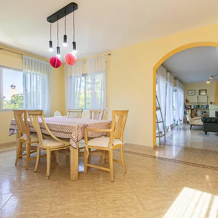 Holiday home With Garden And Private Swimming Pool - Pass The Keys *