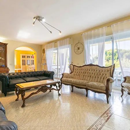 With Garden And Private Swimming Pool - Pass The Keys Holiday home *