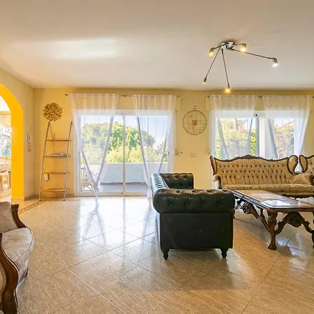 With Garden And Private Swimming Pool - Pass The Keys Holiday home *