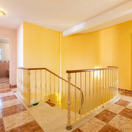 Holiday home With Garden And Private Swimming Pool - Pass The Keys *