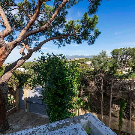 With Garden And Private Swimming Pool - Pass The Keys