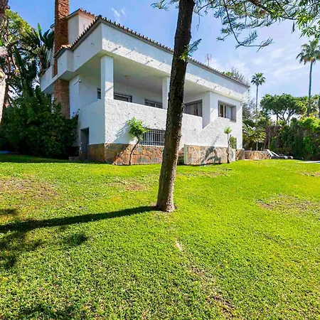 With Garden And Private Swimming Pool - Pass The Keys