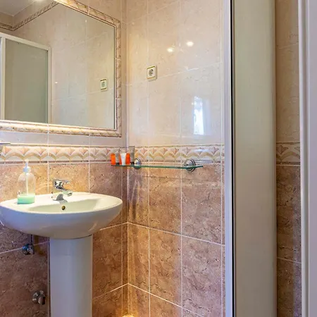 Holiday home With Garden And Private Swimming Pool - Pass The Keys *