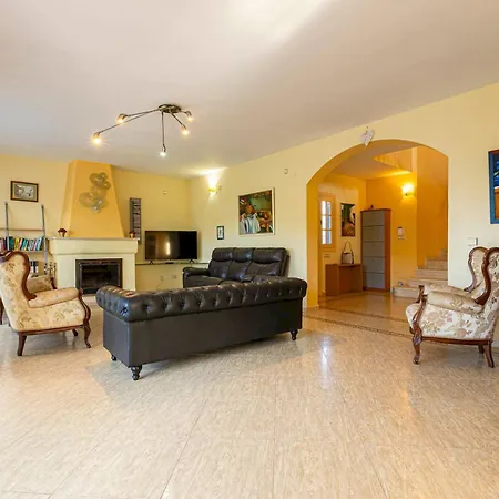 Holiday home With Garden And Private Swimming Pool - Pass The Keys Marbella