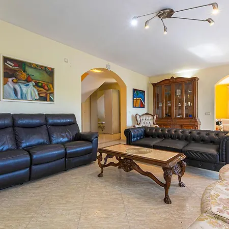 Holiday home With Garden And Private Swimming Pool - Pass The Keys *